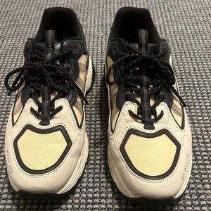 Moncler vibrant runner Black and Cream Sneakers